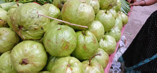 Smaczne Zdrowe Zapasy Guava Sprzedaż — Zdjęcie stockowe