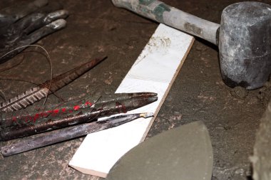 Bıçaklı fayans makası ve evde daha fazla ekipman