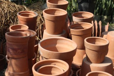 Terracotta saksıları satılık.