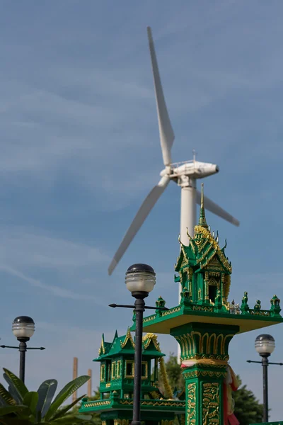 Fuente de electricidad alternativa, turbina eólica — Foto de Stock