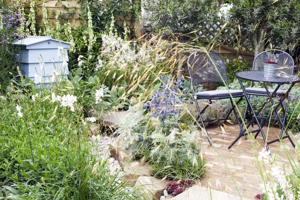 Tranquil garden landscape — Stock Photo, Image