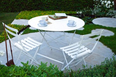 Veranda alan ile huzurlu Bahçe peyzaj