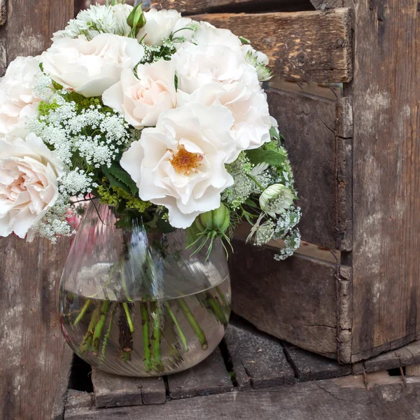 Composição de belas rosas, fundo de rosas — Fotografia de Stock