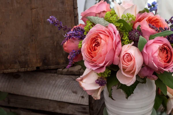 Composición de hermosas rosas, rosas de fondo — Foto de Stock