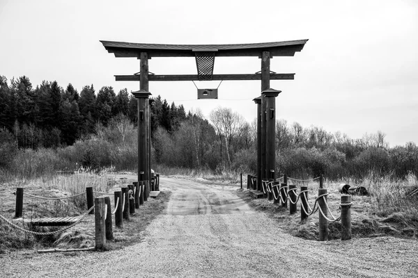 Wooden Chinese gate — Stock Image Wooden Chinese gate Royalty Free Stock Photos
