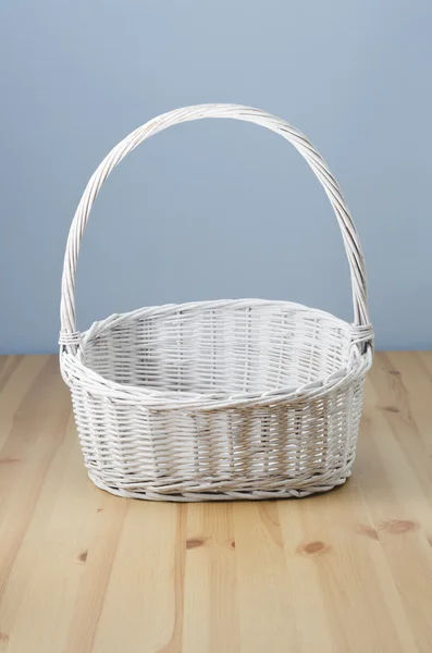 White wicker shopping basket — Stock Photo, Image