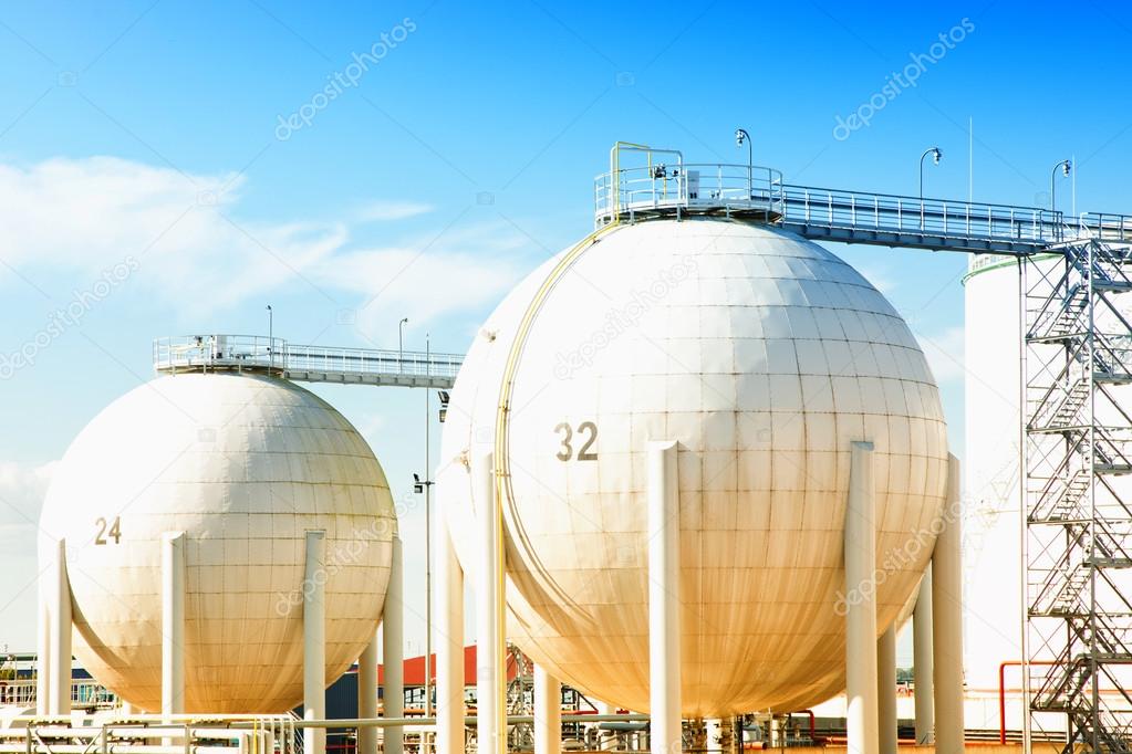 Petrol tanks storage