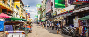 Khao San Yolu Bangkok, Tayland 'da popüler turist caddesi