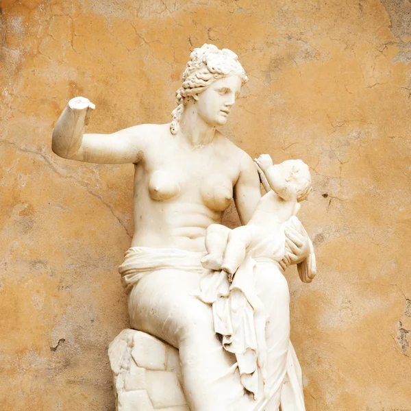 Antieke gebroken sculptuur in Boboli-tuinen — Stockfoto