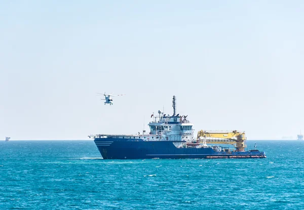 Helicopters' take-off from the helideck — Stock Photo, Image