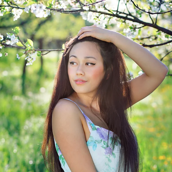 Primavera retrato de mulher asiática — Fotografia de Stock