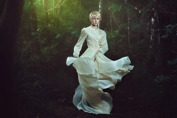 Elfin woman dancing in fairy forest — Stock Photo, Image