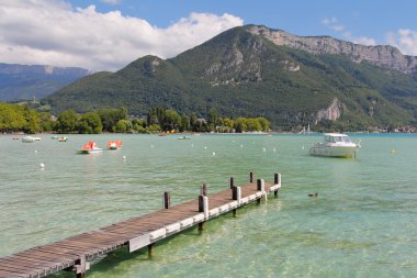 Annecy göl ve dağların