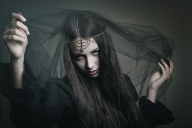 Siyah peçe ile güzellik cadı 