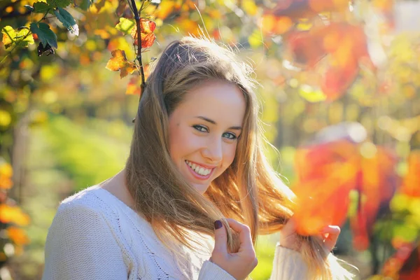 Beautiful smile from young woman — Stock Photo, Image