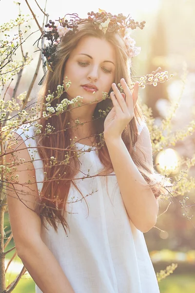 Beautiful spring nymph — Stockfoto