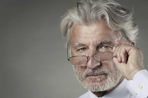 Portret van senior zakenman — Stockfoto