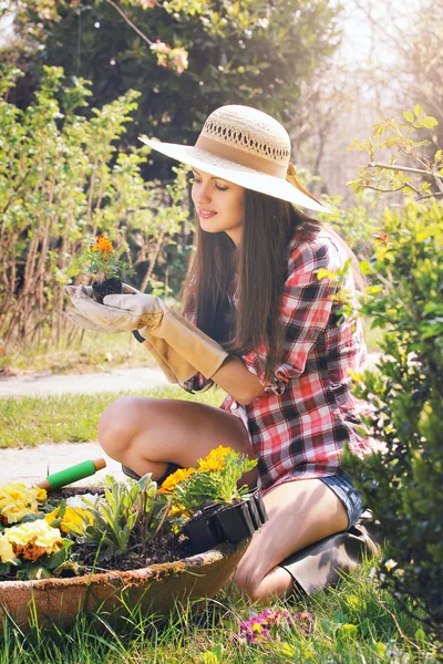 Happy beautiful woman gardening — Stock Photo, Image