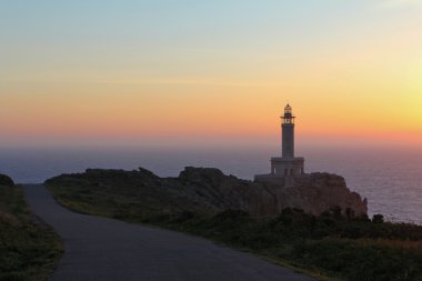 Punta Nariga feneri günbatımı ışık