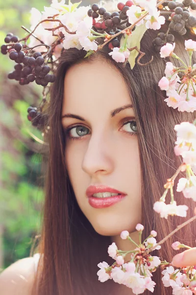 Frühlingsblumenfrau — Stockfoto