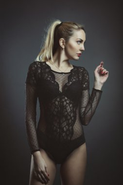 Güzel sarışın saç modeli