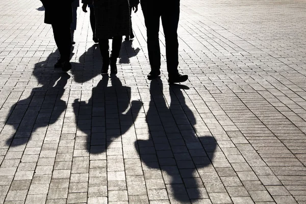 Silhouetten Und Schatten Von Menschen Auf Der Straße Der Stadt — Stockfoto