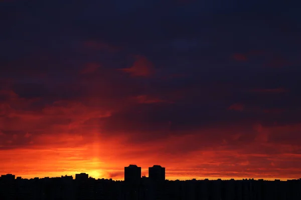 Puesta Sol Sobre Ciudad Vista Panorámica Puesta Sol Cielo Anaranjado —  Fotos de Stock