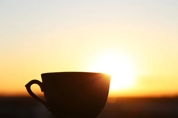 Силуэт Чашки Кофе Фоне Восхода Солнца Свежий Старт Утром Уютная — стоковое фото