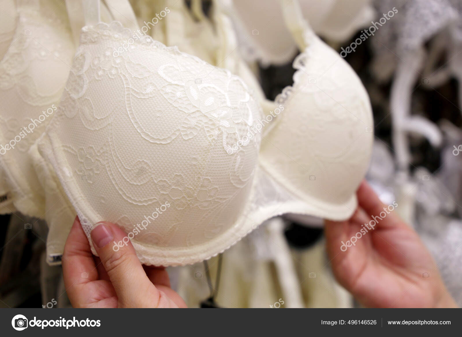 Kvinde Vælger Hvid Blonder Lingeri Butik Kvindelig Mode Forskellige © olegpmr