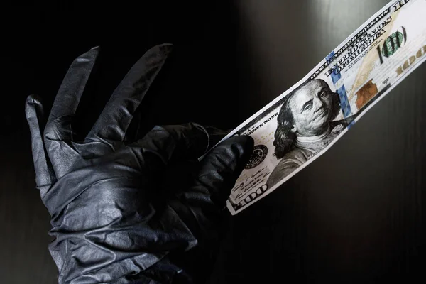 Ręka Czarnej Rękawiczce Trzyma Dolara — Zdjęcie stockowe
