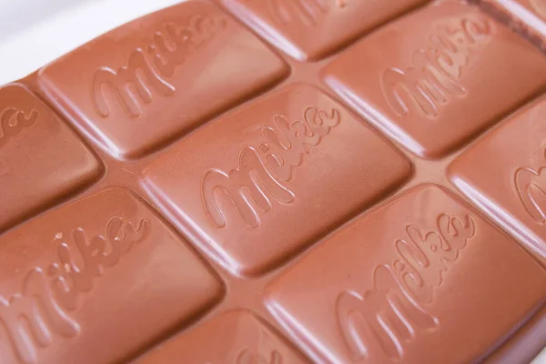 벨 라루스 , NOVOPOLOTSK - OKTOBER 30, 2020: Milka chocolate closeup — 스톡 사진