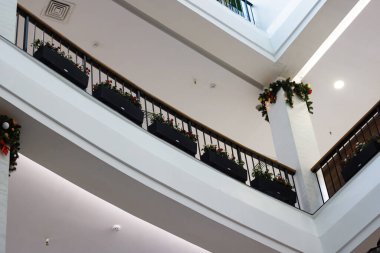 Balkon manzaralı vazolar