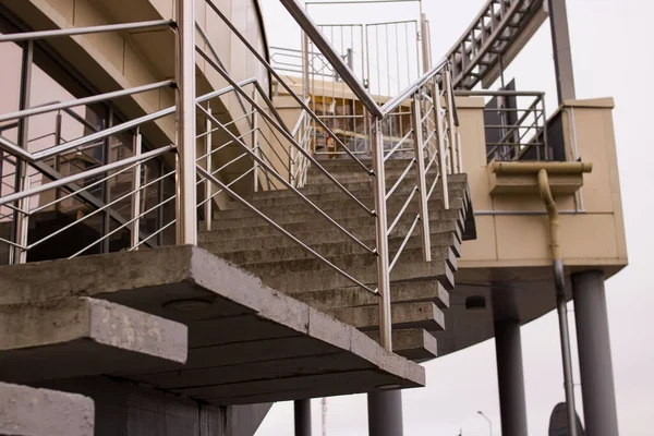 Escalera Con Barandilla Metálica Fondo Del Cielo — Foto de Stock