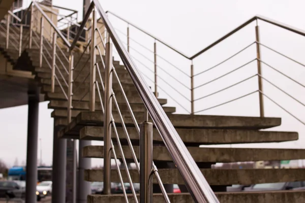 Treppe Mit Metallgeländer Himmelshintergrund — Stockfoto