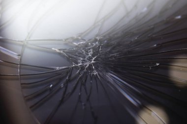 Kırık cep telefonu siyah ekran, çatlaklar kapanır