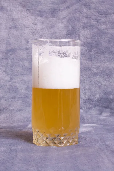 Cerveza Con Espuma Vaso Transparente Cerca — Foto de Stock