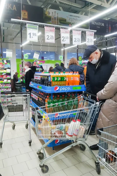 Belarus Novopolotsk Janvier 2021 Chariot Épicerie Dans Magasin — Photo