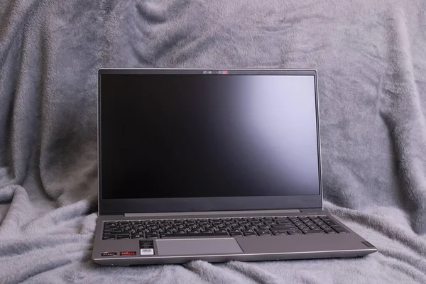 Novopolotsk Belarus Fevereiro 2021 Lenovo Laptop Ideapad Fundo Cinza — Fotografia de Stock