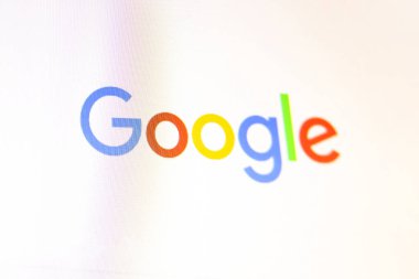 NOVOPOLOTSK, BELARUS - 06 Şubat 2021: Google arama çubuğu bir bilgisayar ekranında