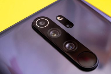 BELARUS, NOVOPOLOTSK - 25 Şubat 2021 Xiaomi Redmi 8 Pro telefon kamerası