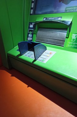 BELARUS, NOVOPOLOTSK - 28 Şubat 2021: Yeşil ATM BPS Bank