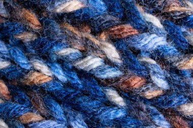 Mavi yün örgü kumaş, arkaplan veya doku üzerindeki büyük döngüler
