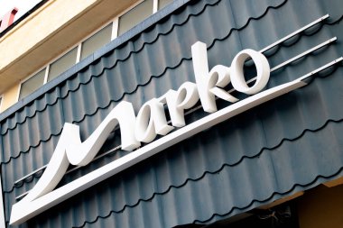 BELARUS, NOVOPOLOTSK - 17 NİSAN, 2021: Marko ayakkabı mağazası tabelası