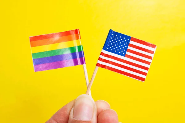 Petits Drapeaux Lgbt Usa Sur Fond Jaune Gros Plan — Photo