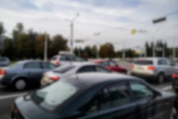 Sfondo Sfocato Auto Sulla Strada Cielo Blu — Foto Stock