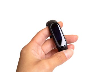 BELARUS, NOVOPOLOTSK - 04 MAYIS 2021: 4 izole edilmiş Xiaomi mi bandı