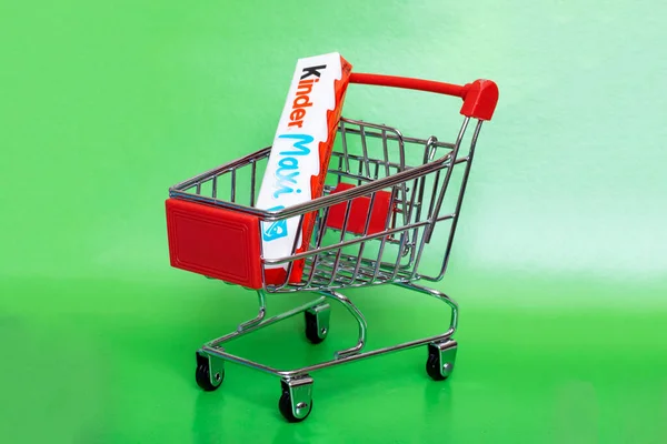 Belarus Novopolotsk 2021 Május Kinder Maxi Shopping Cart Close — Stock Fotó