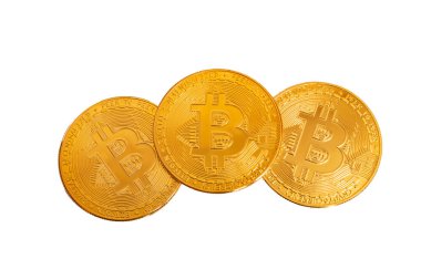 Ağaç bitcoin paraları beyaz arkaplanda izole edilmiş.