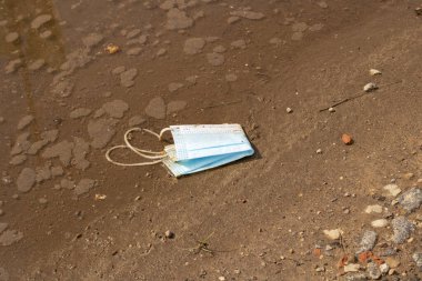 Suda çamurda kullanılan maske. Yaklaş.