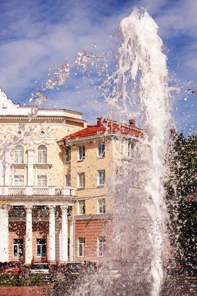 Belarus Polotsk May 2021 Fountain Задньому Плані Готелю Закрито — стокове фото